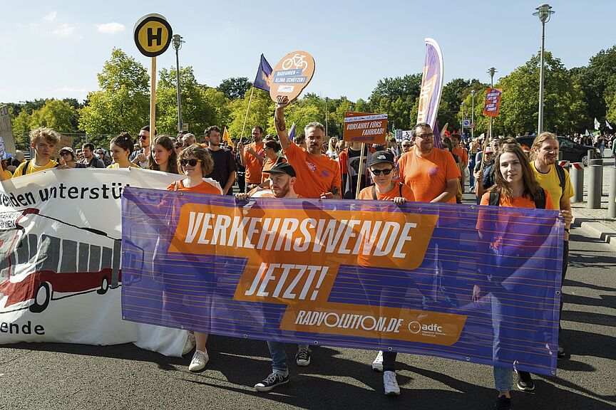 ADFC beteiligt sich am Klimastreik am 1. März 2024. ADFC beteiligt sich am Klimastreik am 1. März 2024.