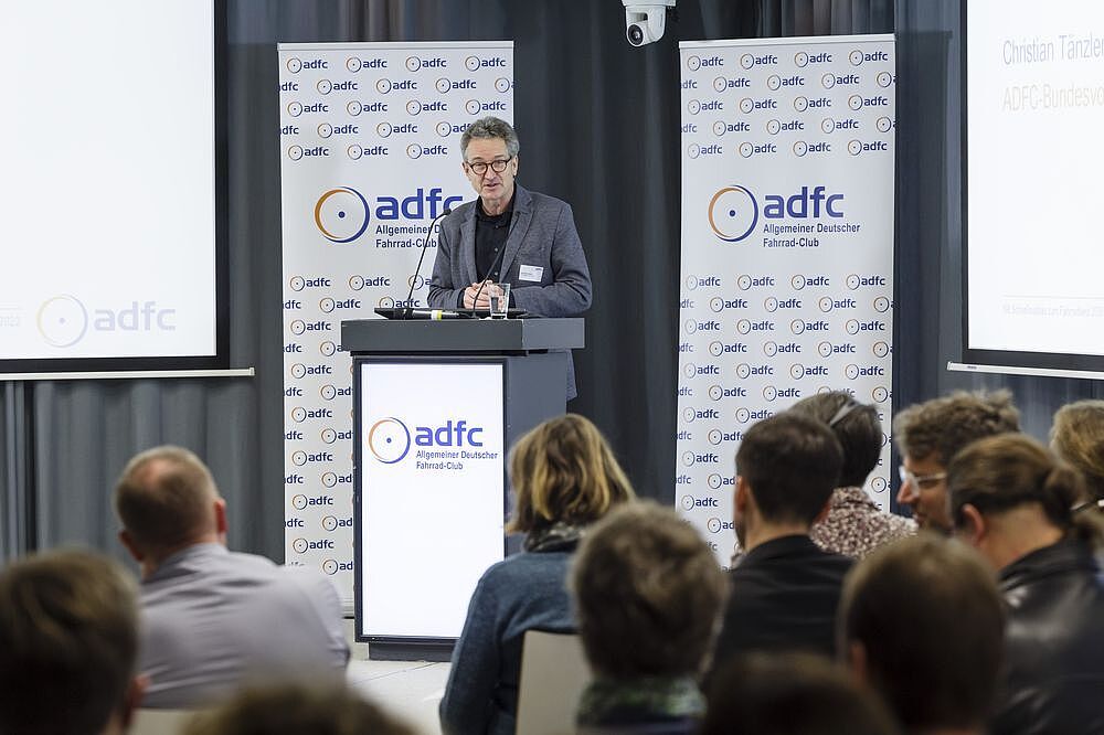 ADFC | Symposium „Mit Schnellausbau zum Fahrradland 2030“ am 6. Dezember 2022 ADFC | Symposium „Mit Schnellausbau zum Fahrradland 2030“ am 6. Dezember 2022