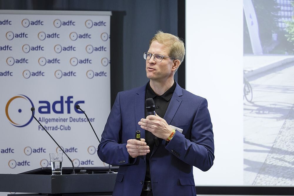 ADFC | Symposium „Mit Schnellausbau zum Fahrradland 2030“ am 6. Dezember 2022 ADFC | Symposium „Mit Schnellausbau zum Fahrradland 2030“ am 6. Dezember 2022